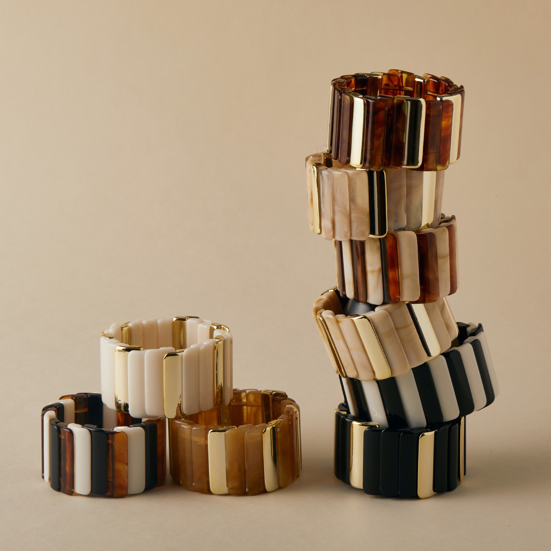 The Maillard style bracelet is a fashionable, trendy and personalized Bohemian elastic ladies' retro mixed-color patchwork bracelet Application Scenario