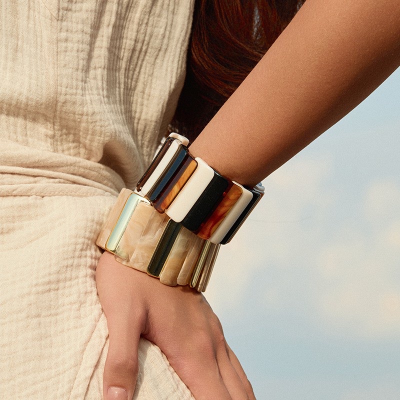 The Maillard style bracelet is a fashionable, trendy and personalized Bohemian elastic ladies' retro mixed-color patchwork bracelet