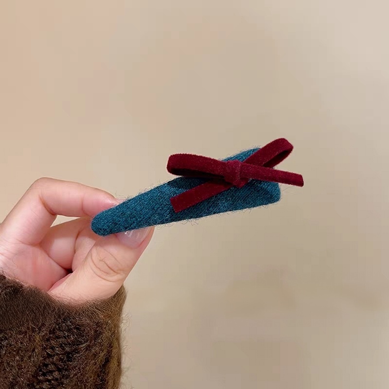2025 New style hair clip, velvet bow, triangle clip, hair clip, hair clip, hair clip Application Scenario