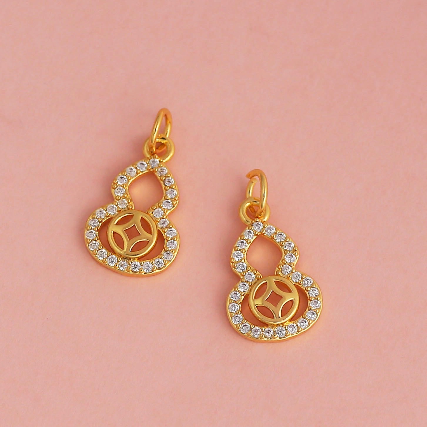 Wholesale of high-color-retention pendant beads inlaid with zircon copper coin gourds and money bags plated with 18K real gold diy bracelet and necklace accessories Application Scenario