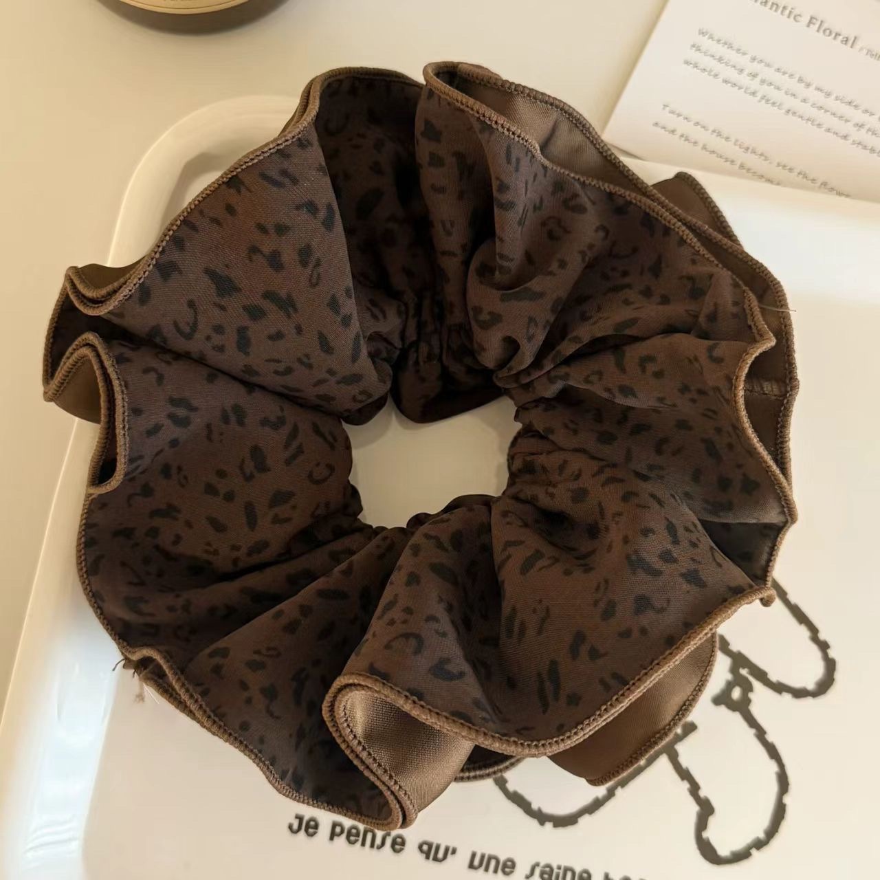 Retro leopard-print large intestine hair band for women, 2025 new style, high-end look, bun hairstyle, high ponytail, hair tie, hair accessory, hair band Item Picture