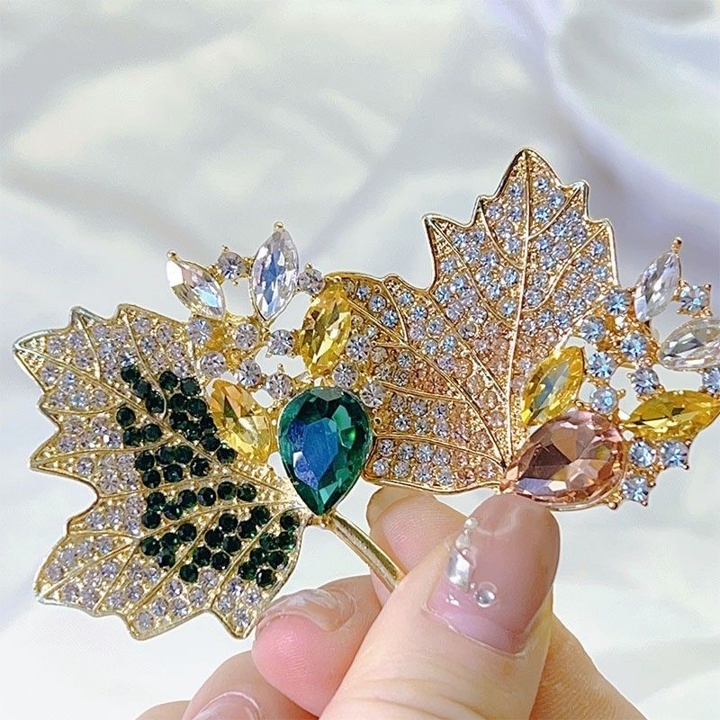 创意胸针旋转雪花徽章详情图3