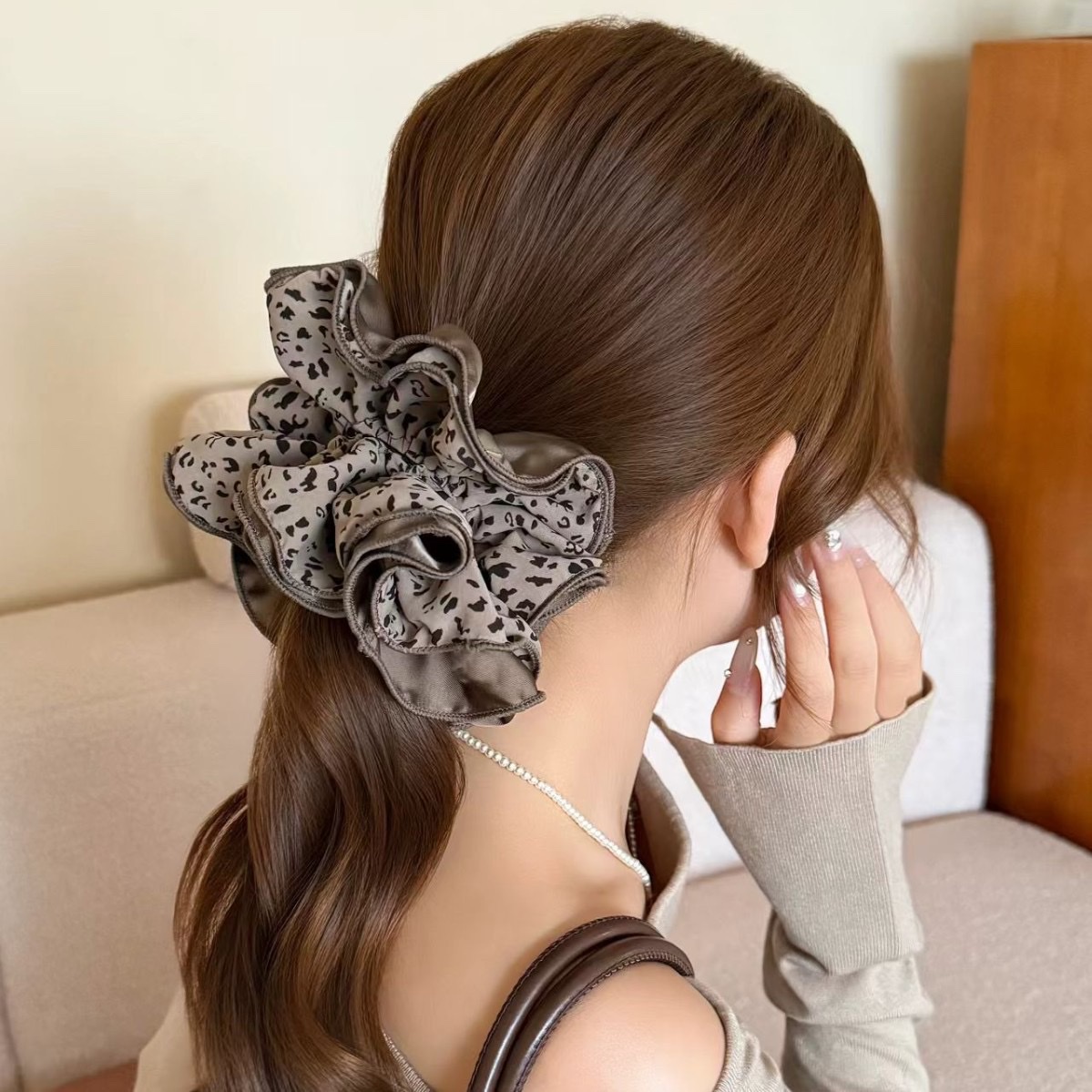 Retro leopard-print large intestine hair band for women, 2025 new style, high-end look, bun hairstyle, high ponytail, hair tie, hair accessory, hair band detail image 2