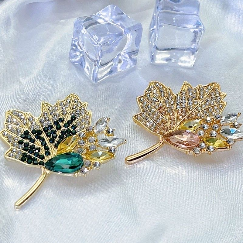 创意胸针旋转雪花徽章产品图