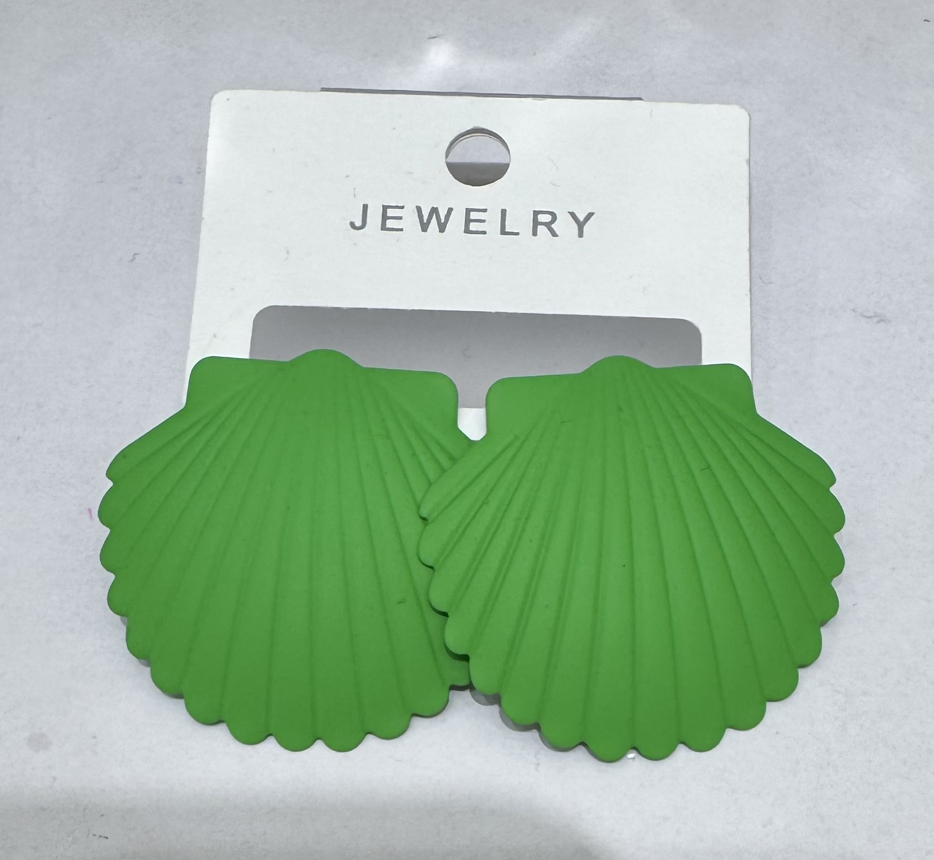 恩在饰品 欧美流行 时尚风 喷漆海贝形耳环 耳
飾 耳釘