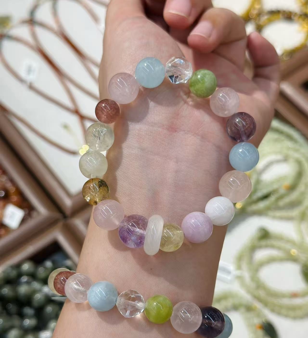 多宝水晶配跑环手串时尚珠宝