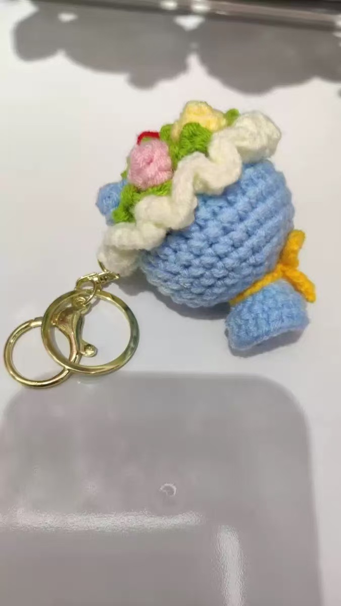 迷你手捧花钩织钥匙扣挂件手工钩织挂架毛线钩织定制挂件详情图3