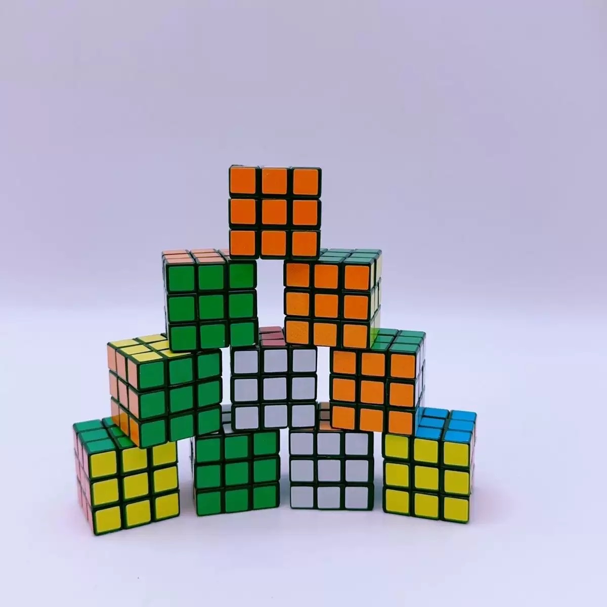 儿童魔方学生比赛解压优质顺滑智力益智玩具夜市批发三阶魔方 产品图