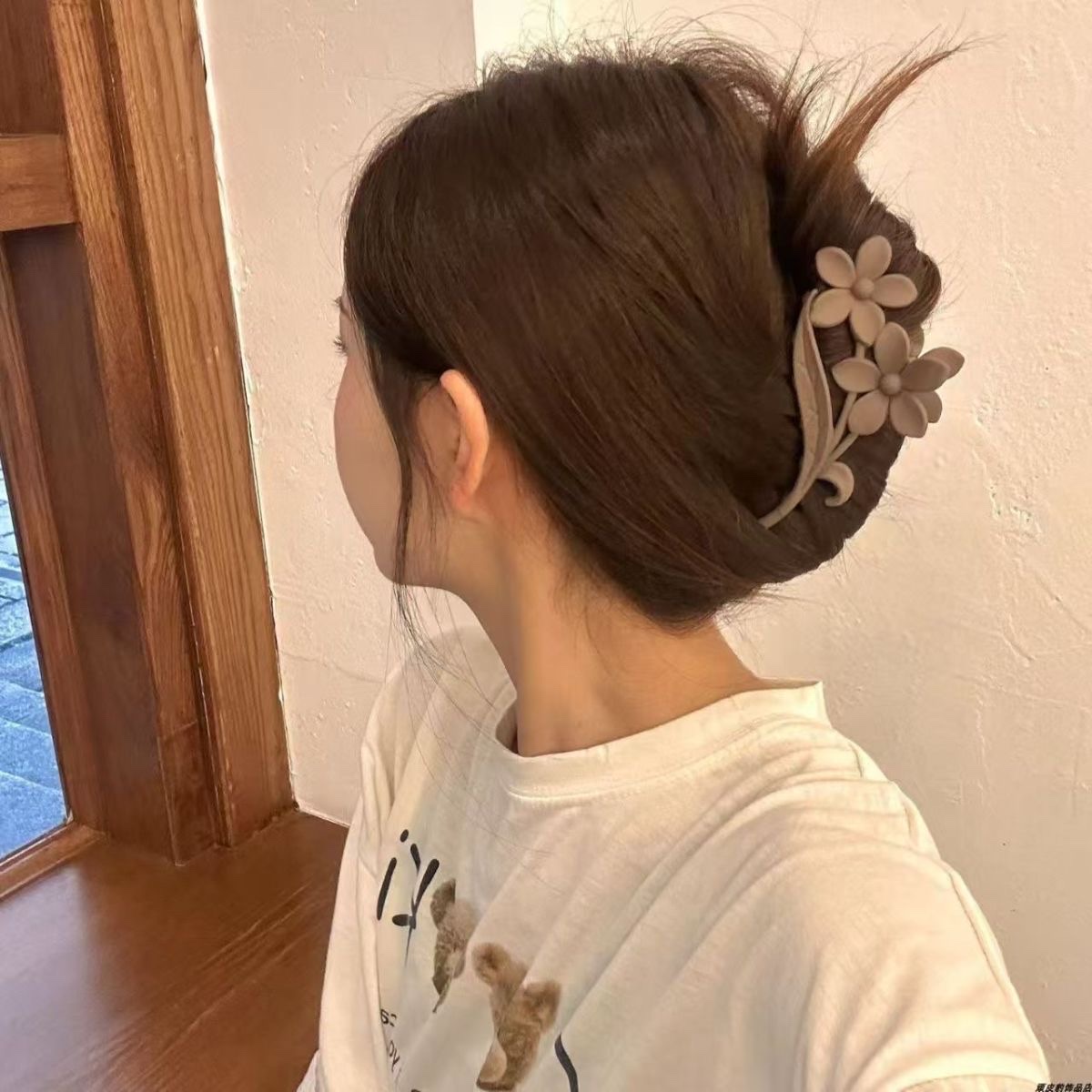 The shark clip, a Chinese-style headwear with Han elements and flowers, is stylish and has a high level of appearance. It is a bestseller. The back clip is versatile for daily use detail image 7
