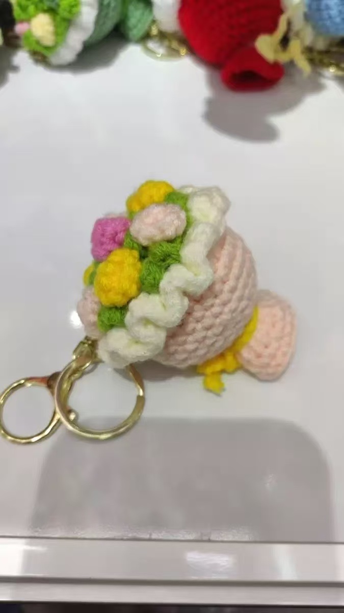 迷你手捧花钩织钥匙扣挂件手工钩织挂架毛线钩织定制挂件详情图9