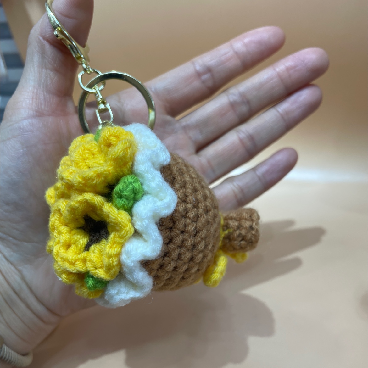 迷你手捧花钩织钥匙扣挂件手工钩织挂架毛线钩织定制挂件细节图