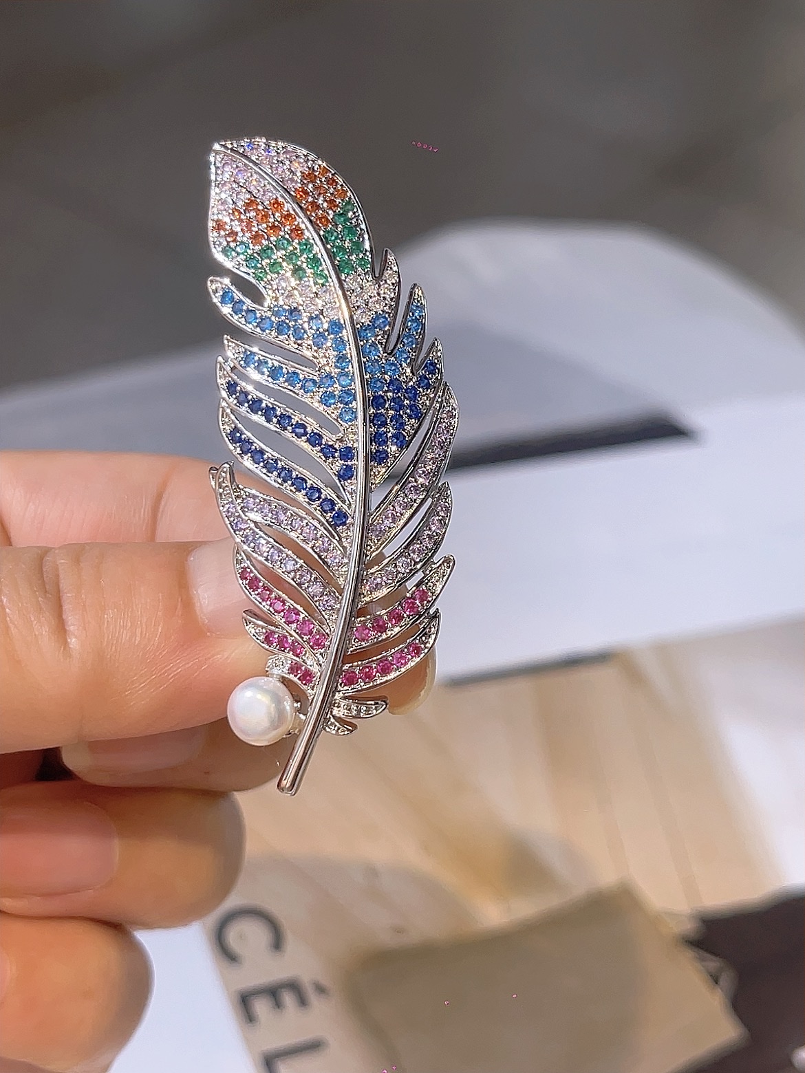 彩宝首饰锆石饰品胸针时尚百搭女士男士胸针