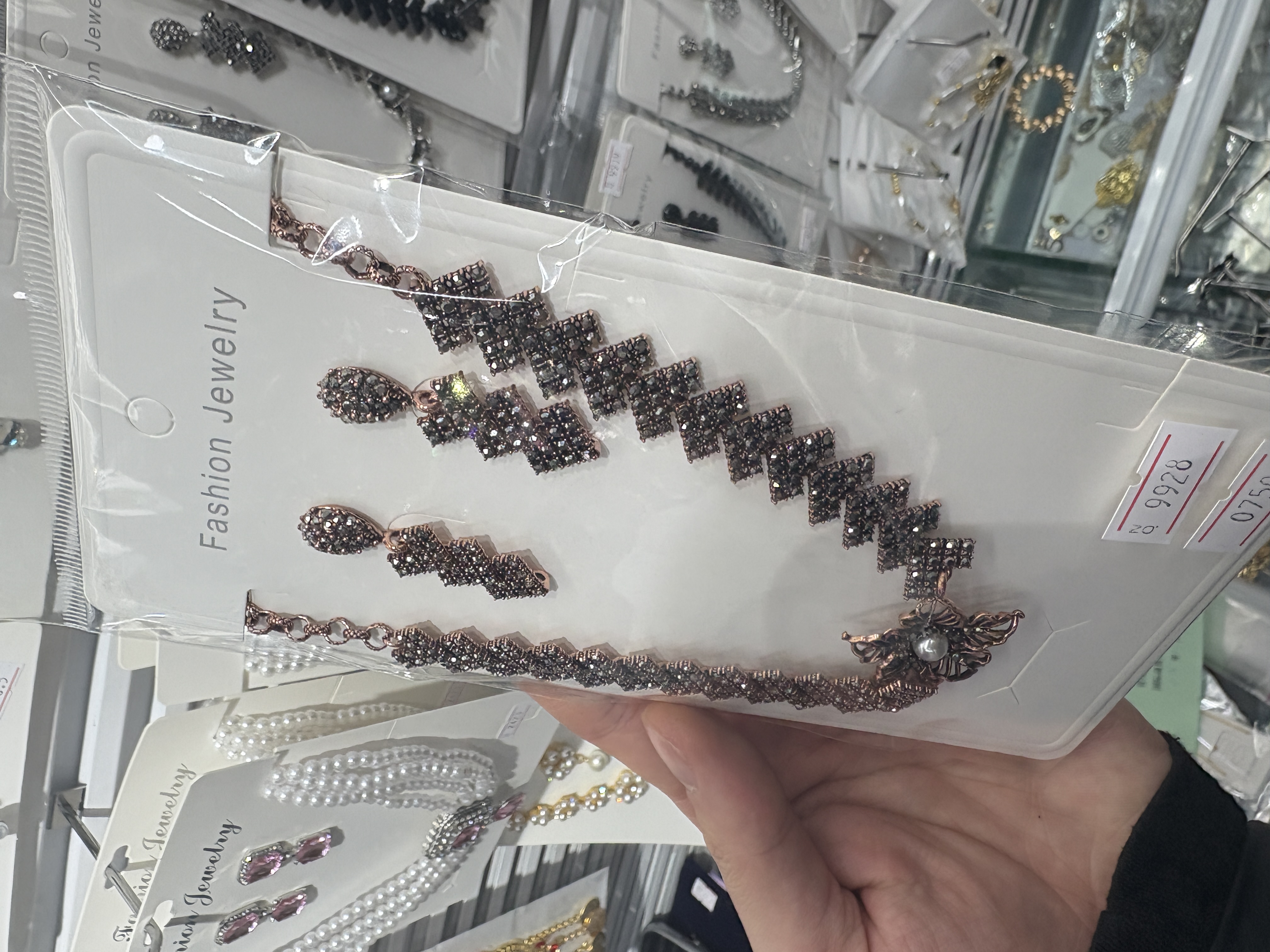 Necklace, earring set, fashionable and trendy jewelry Application Scenario