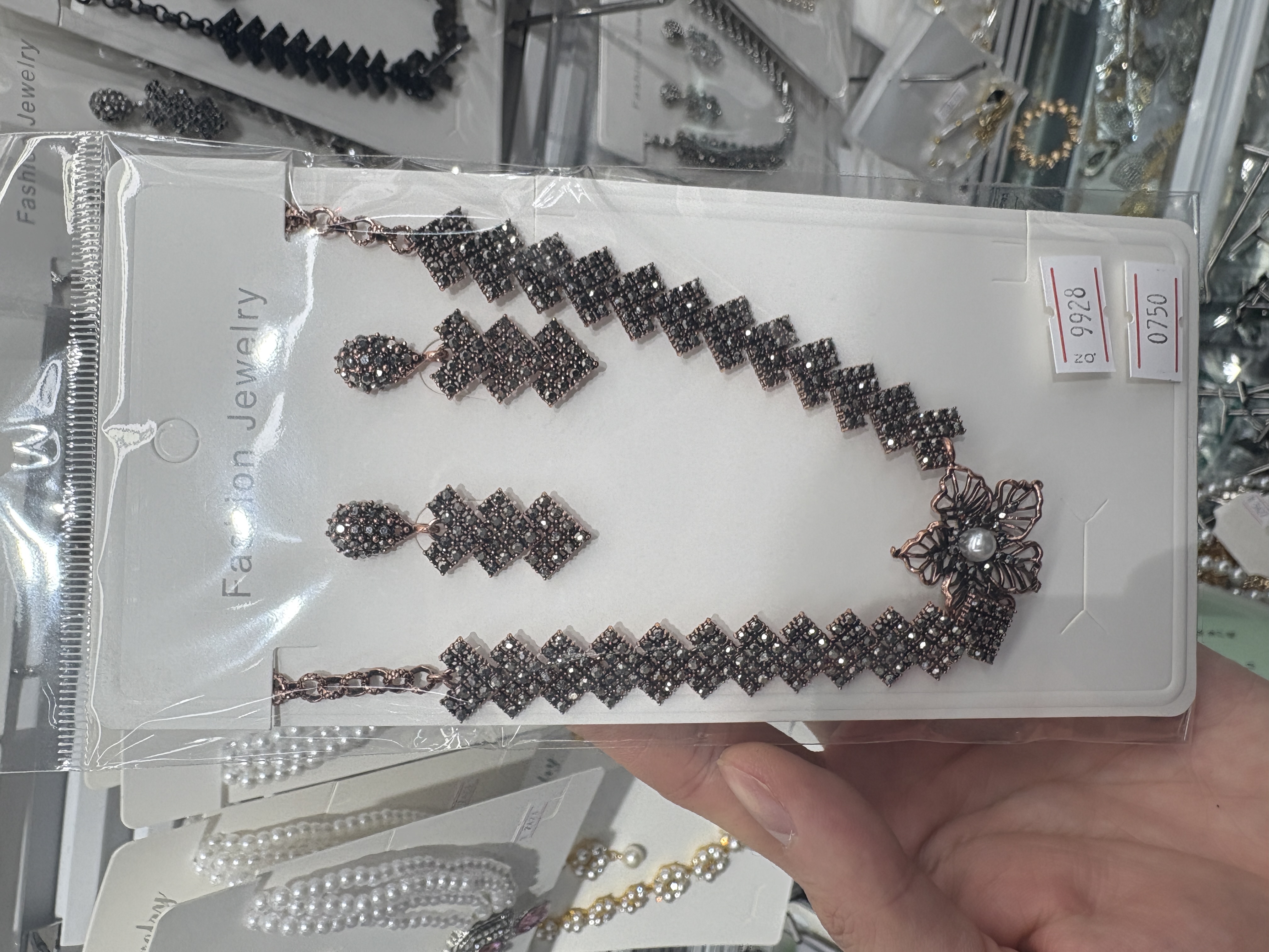 Necklace, earring set, fashionable and trendy jewelry