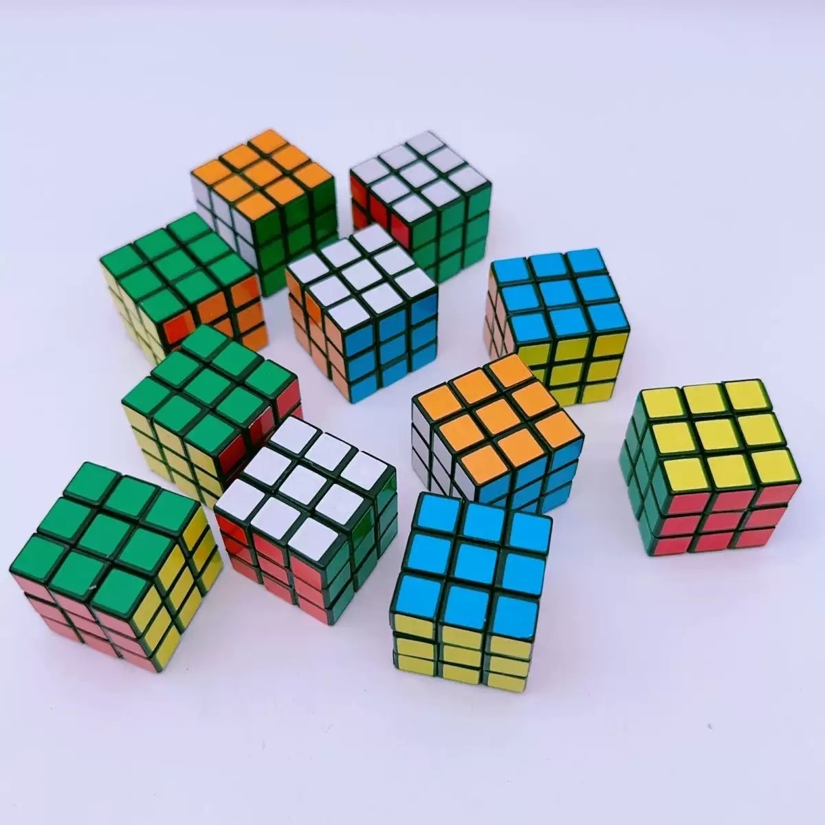 儿童魔方学生比赛解压优质顺滑智力益智玩具夜市批发三阶魔方 细节图