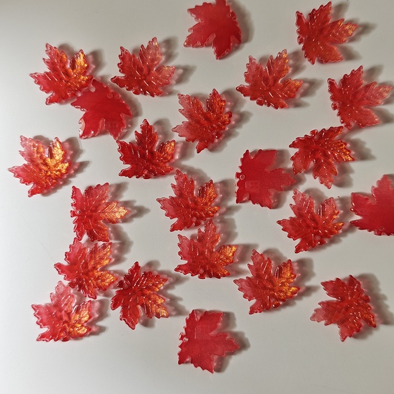 Decorated with maple leaf elements, this fashionable and trendy accessory is a must-have for autumn. It is a versatile accessory for hair and hair clips Specification image
