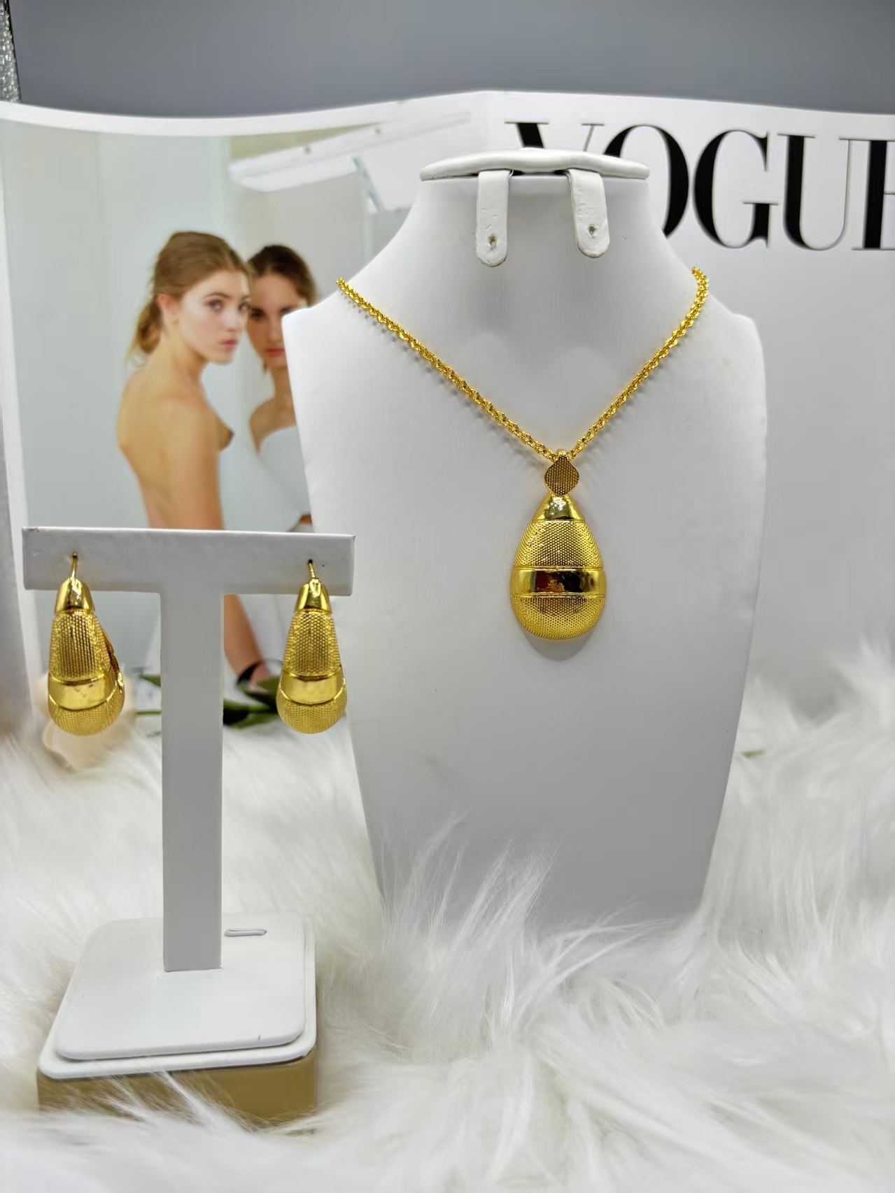 时尚不锈钢项链女简约珍珠沙金首饰气质百搭潮流项链饰品白底实物图