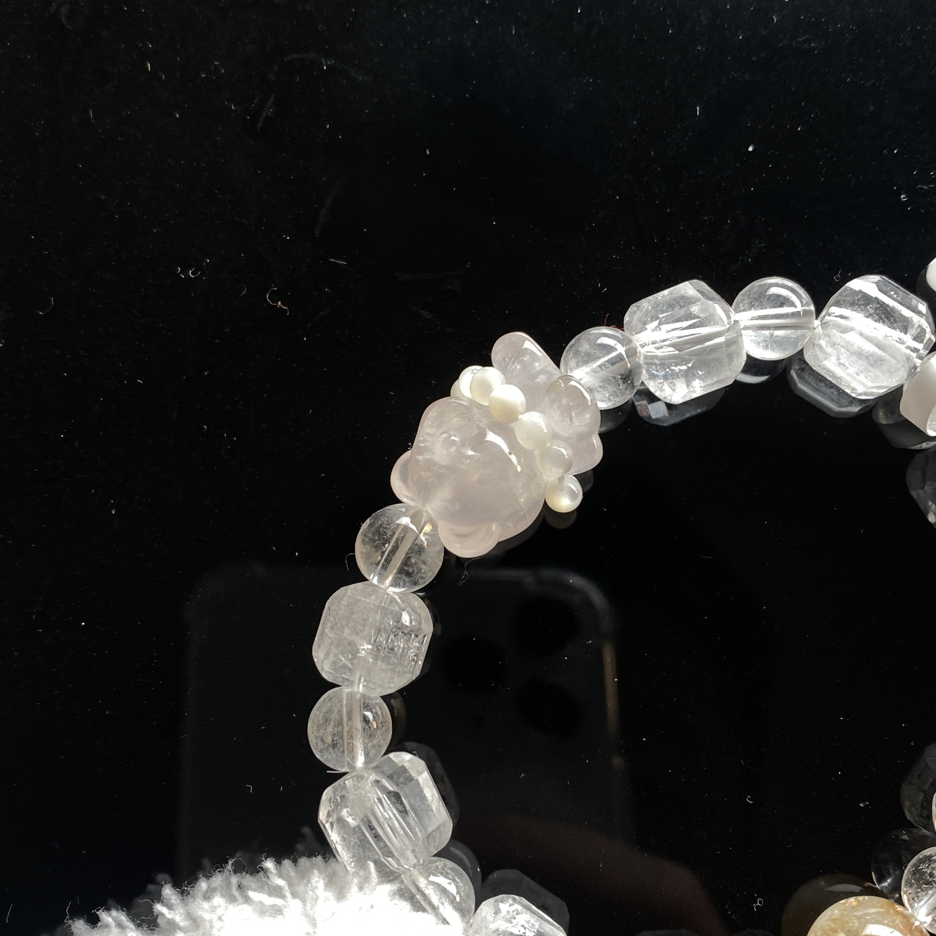 天然白水晶方糖马粉小熊女款手链白底实物图