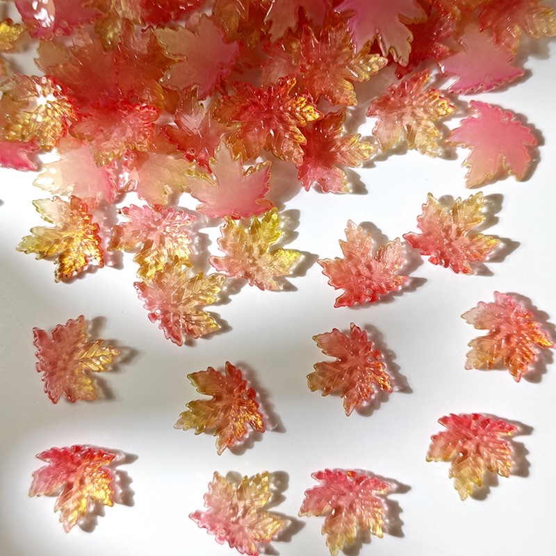 Decorated with maple leaf elements, this fashionable and trendy accessory is a must-have for autumn. It is a versatile accessory for hair and hair clips Item Picture