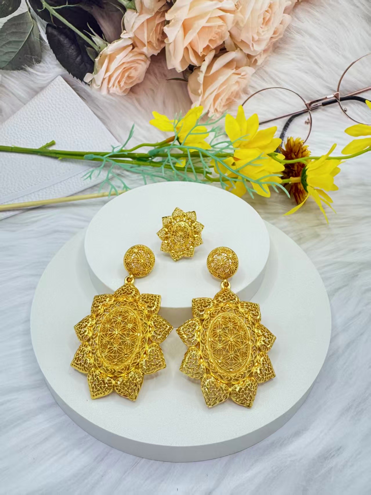 时尚不锈钢项链配珍珠沙金饰品简约百搭首饰品女款潮流配饰产品图