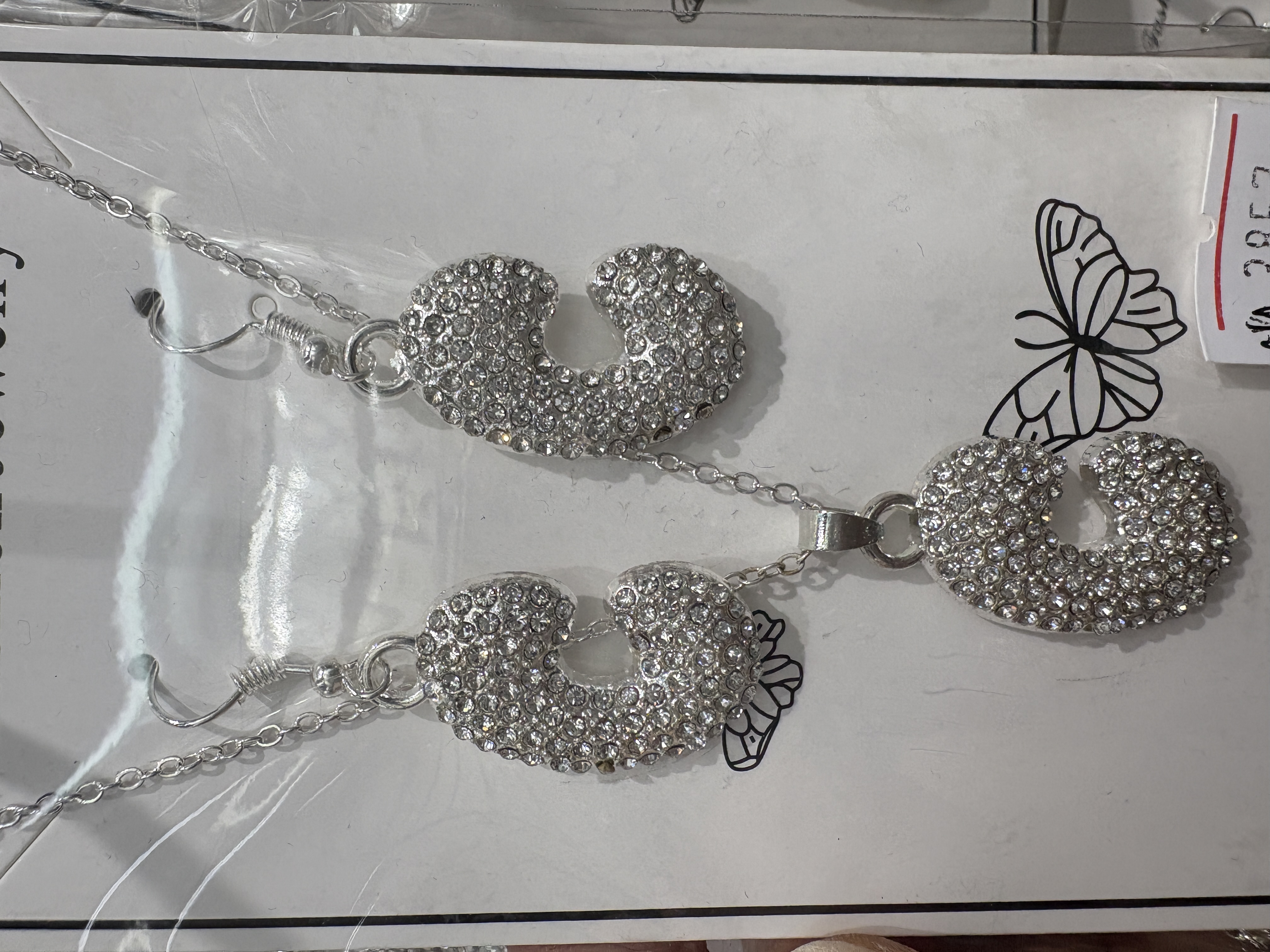 Fashionable necklace letter jewelry, simple and versatile women's necklace accessory, trendy style Application Scenario