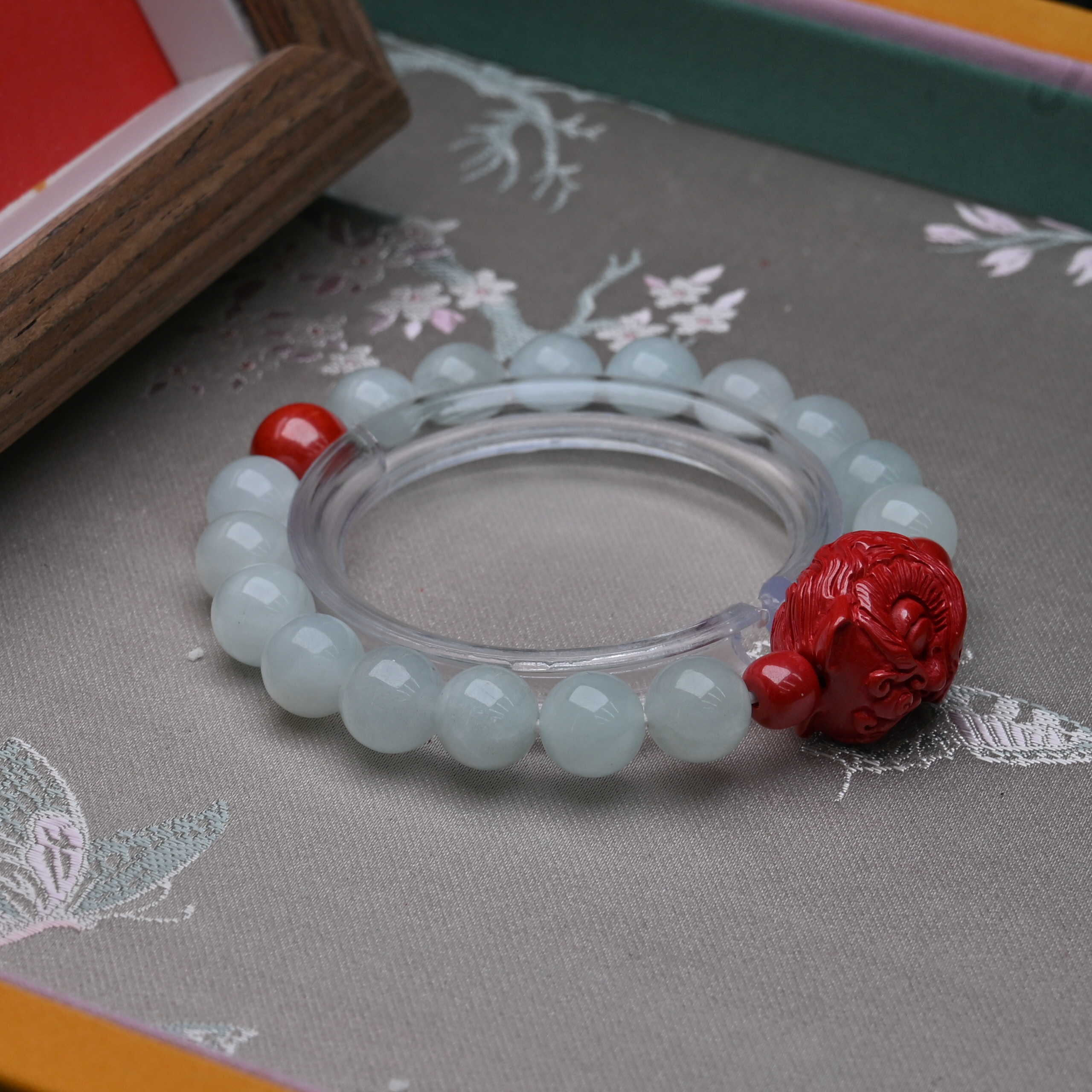 Natural cinnabar bracelet for men and women, traditional Chinese style lion dance bracelet, high-content imperial sand and crystal couple gift bracelet details Picture