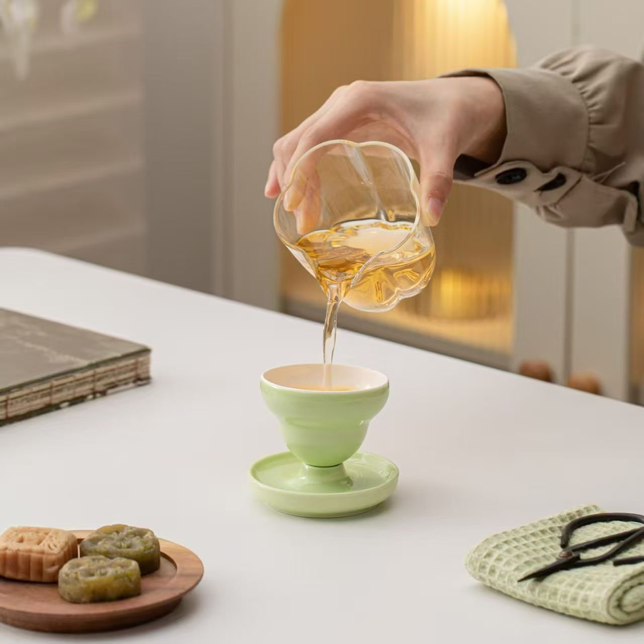 Gourd-shaped personalized master cups from Tao Li Family Application Scenario