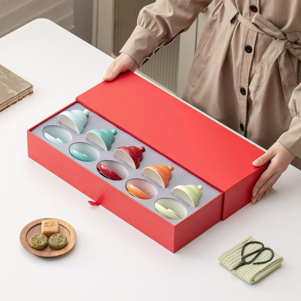 Gourd-shaped personalized master cups from Tao Li Family detail image 2