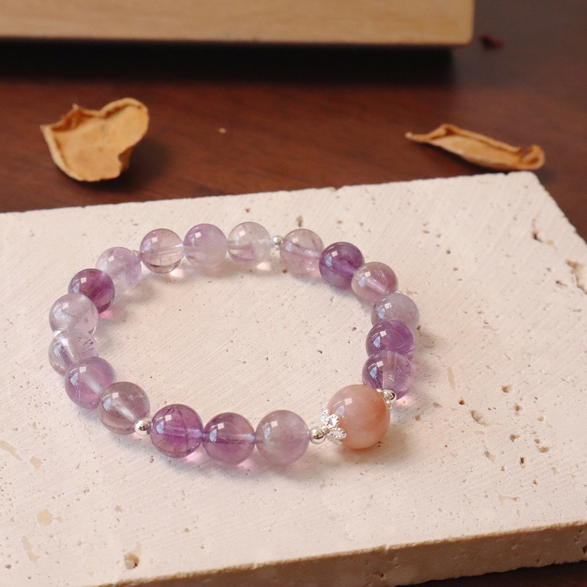 天然紫水晶手链搭配太阳石独特的设计形成一款简单设计的款式产品图