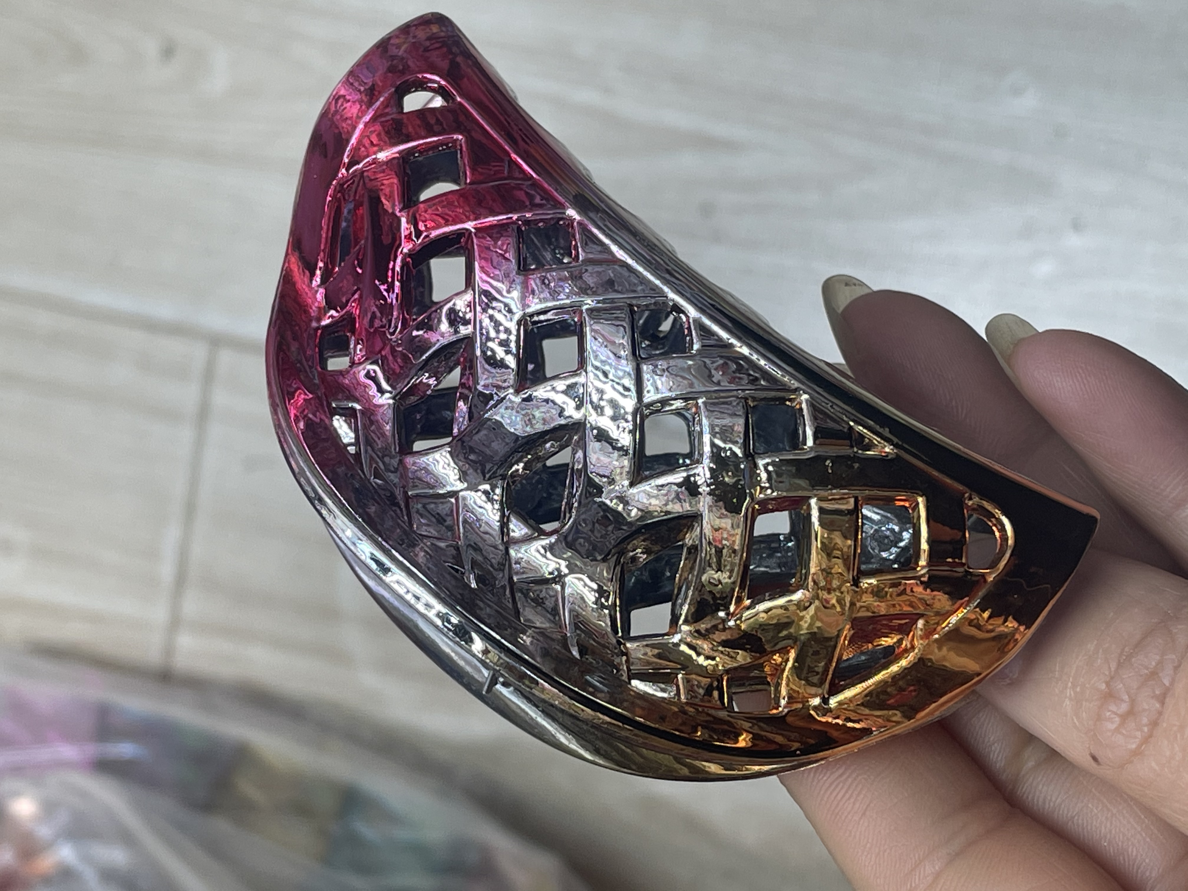 Shark hair clips, scratch clips, duckbill clips, hair accessories, fashionable and versatile women's headwear detail image 6