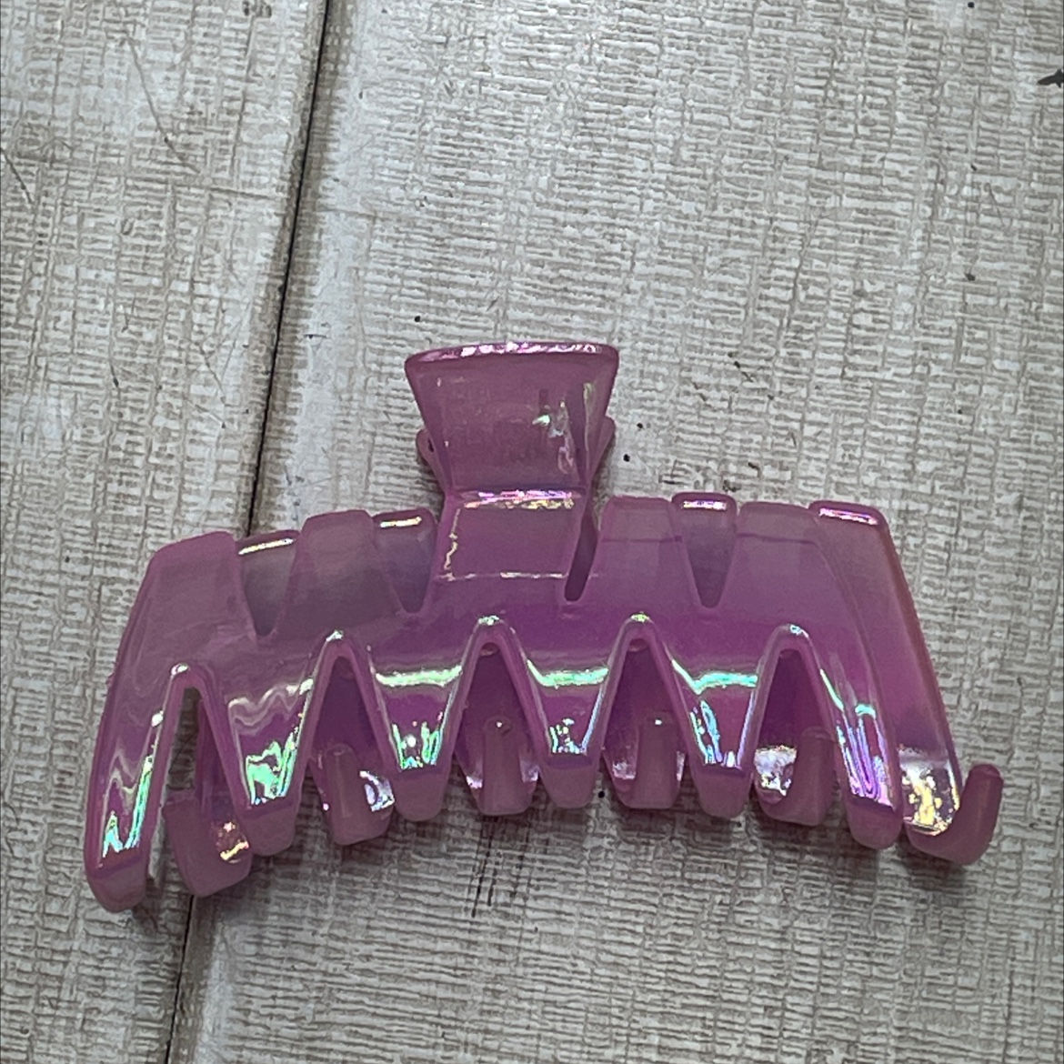 Shark hair clips, grab clips, duckbill clips, hair accessories, simple and versatile hairstyle accessories, women's shark hair clips Application Scenario