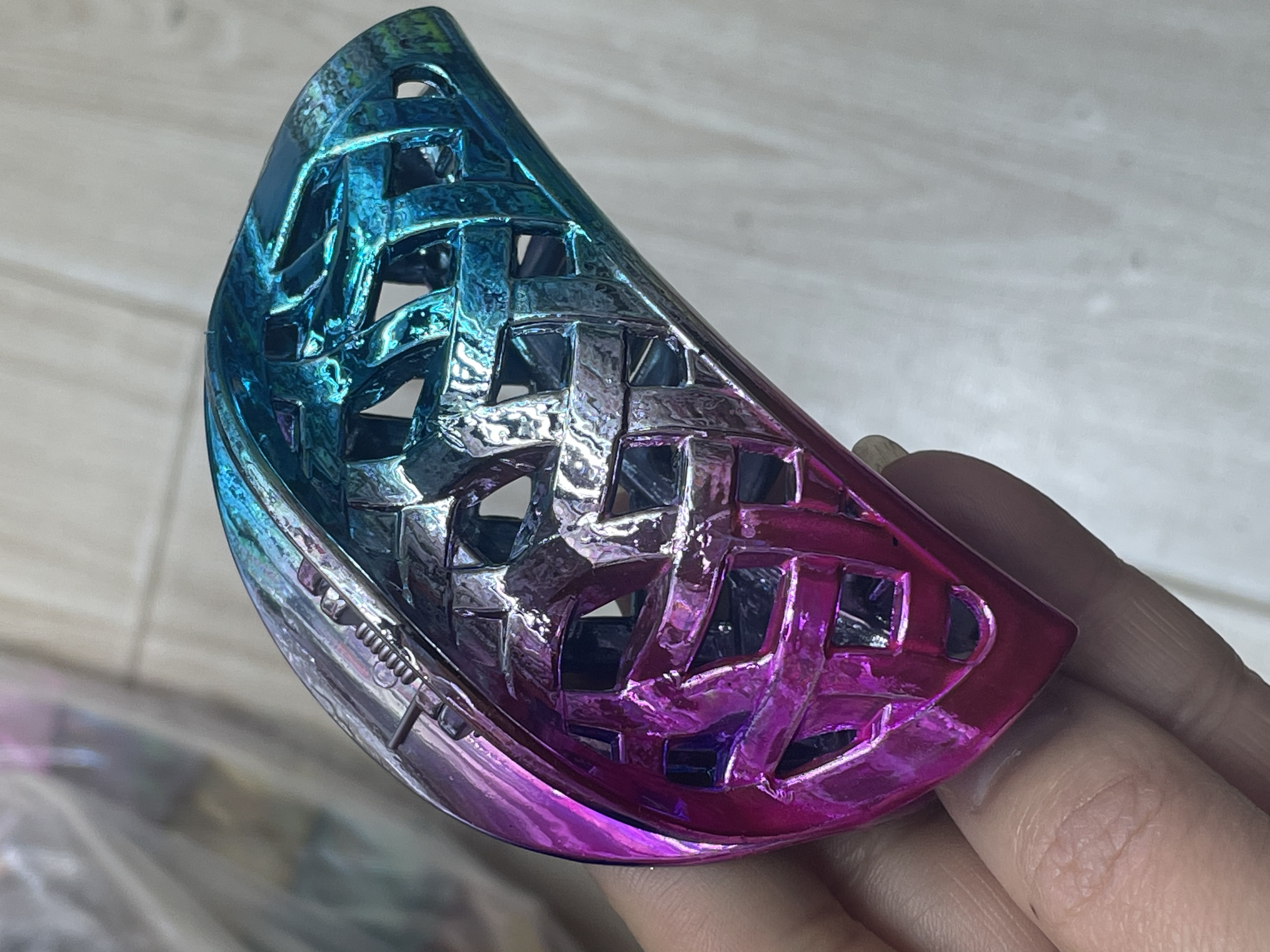 Shark hair clips, scratch clips, duckbill clips, hair accessories, fashionable and versatile women's headwear detail image 5