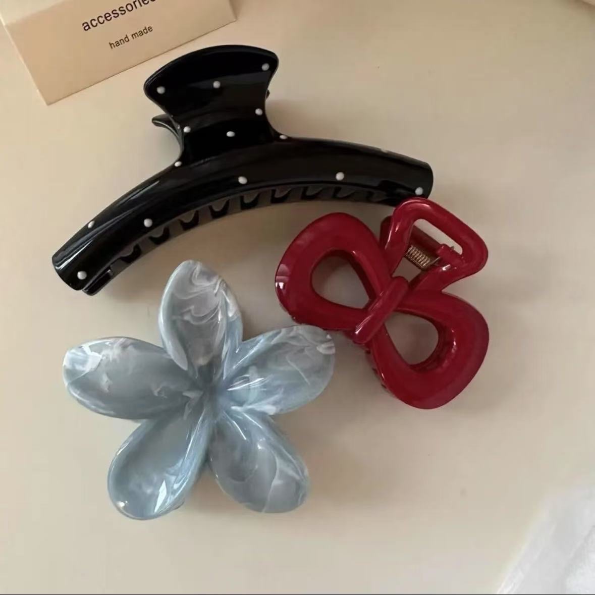 Japanese high-end, cute, transparent white polka dot fashion, multiple sweet, large, shark girl hair clip and hair accessory at the back of the head details Picture