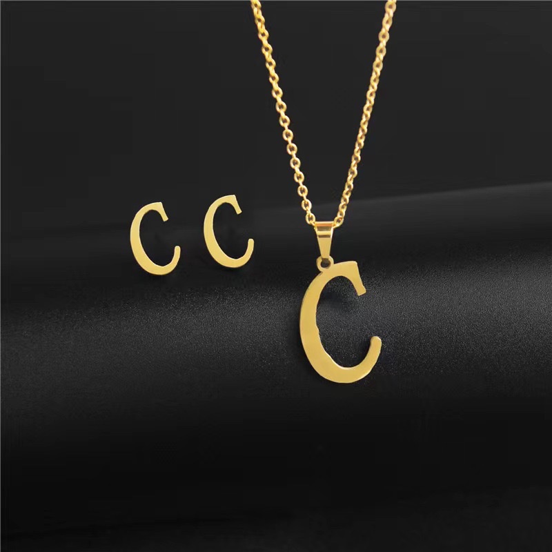 European and American cross-border fashion personality 26-letter stainless steel color-preserving pendant necklace earring set http://detail.m... com/page/index.htm? offerId=970919460526 Application Scenario