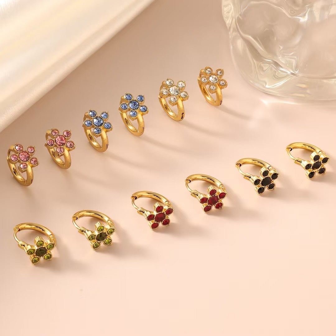 Stainless steel 18K gold ear buckle earrings, five-pointed star heart diamond, fashionable and simple earrings, women's accessories, light and durable