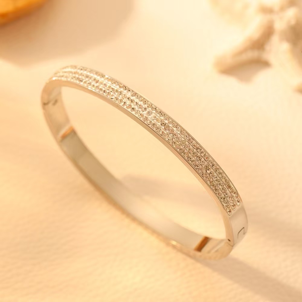 不锈钢18 K金手镯不锈钢简约风格时尚手链女款蛇形个性女款手镯白底实物图