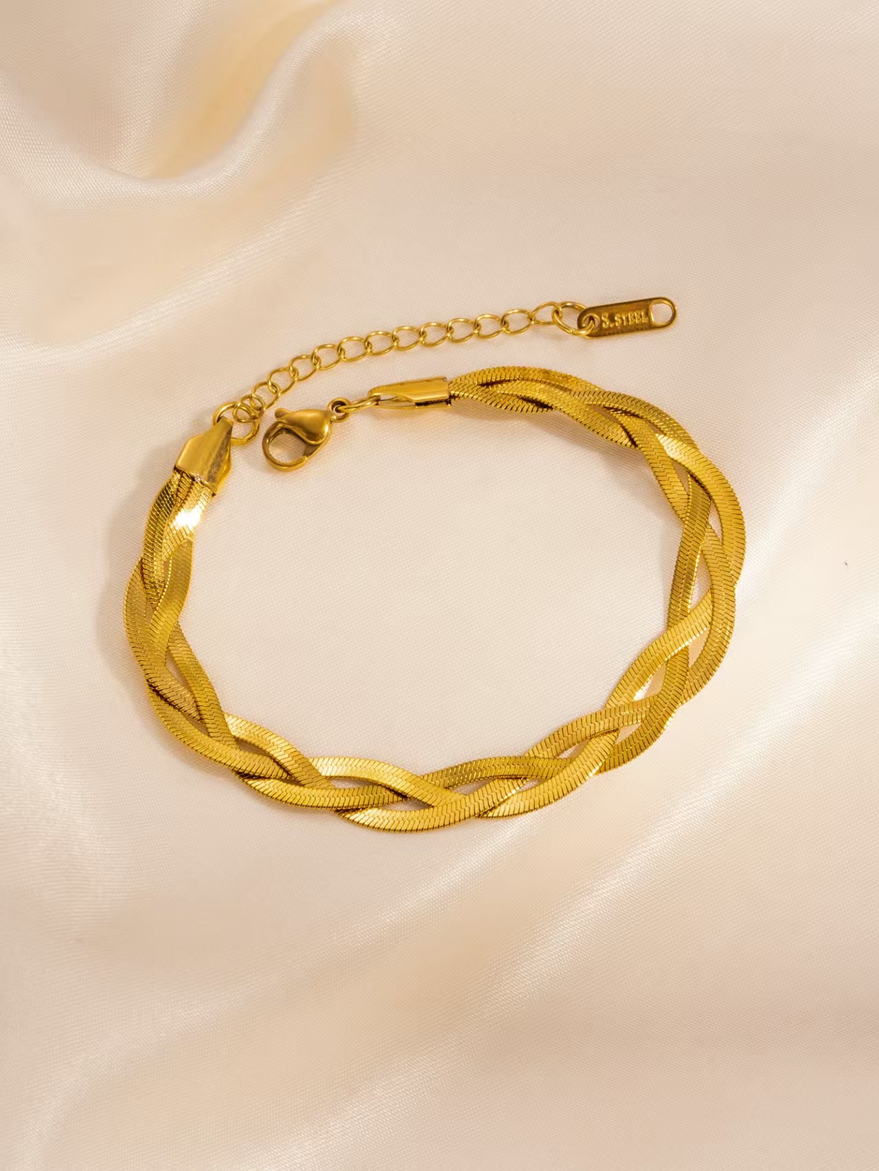 Flat snake chain twisted three-strand woven necklace, a unique and fashionable women's jewelry, 18 K gold anti-allergy and non-fading necklace Specification image
