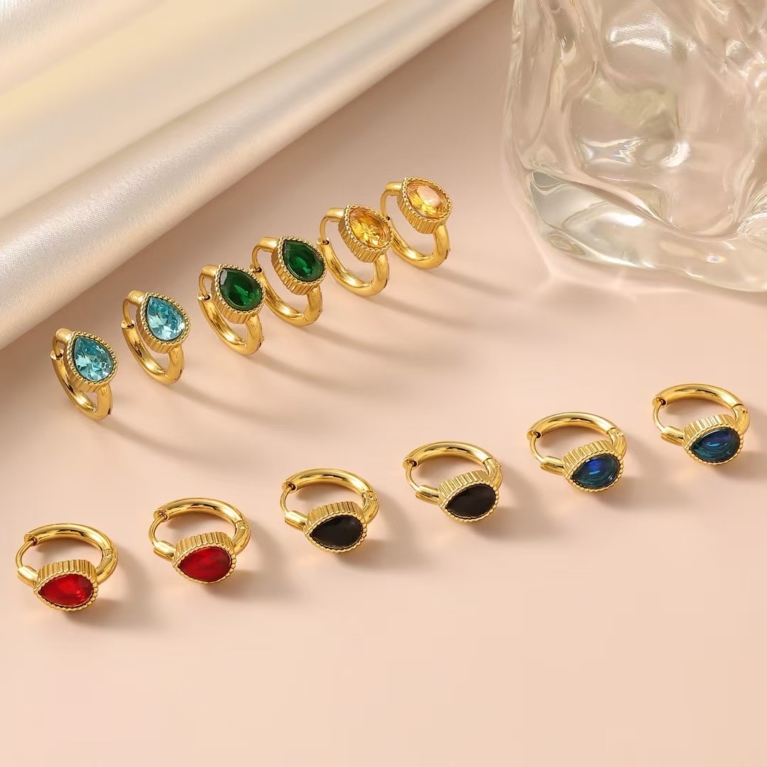 Stainless steel 18K gold ear buckle earrings, five-pointed star heart diamond, fashionable and simple earrings, women's accessories, light and durable Application Scenario