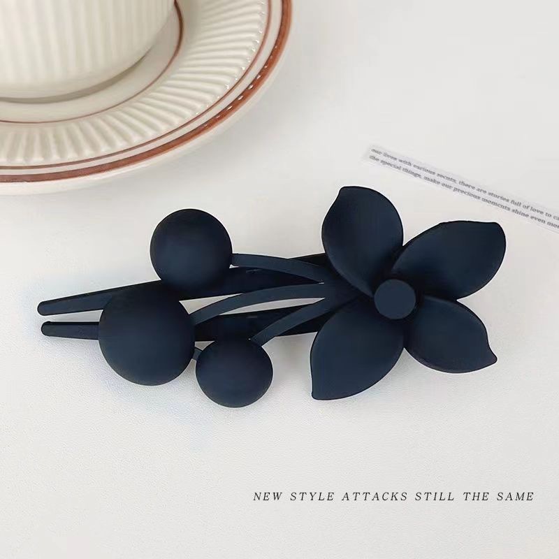 Wholesale of large-sized flower-shaped duckbill hair clips and hairpins, popular platter hairstyle bestsellers, stylish scratch-off new headwear for women at the back of the head detail image 9