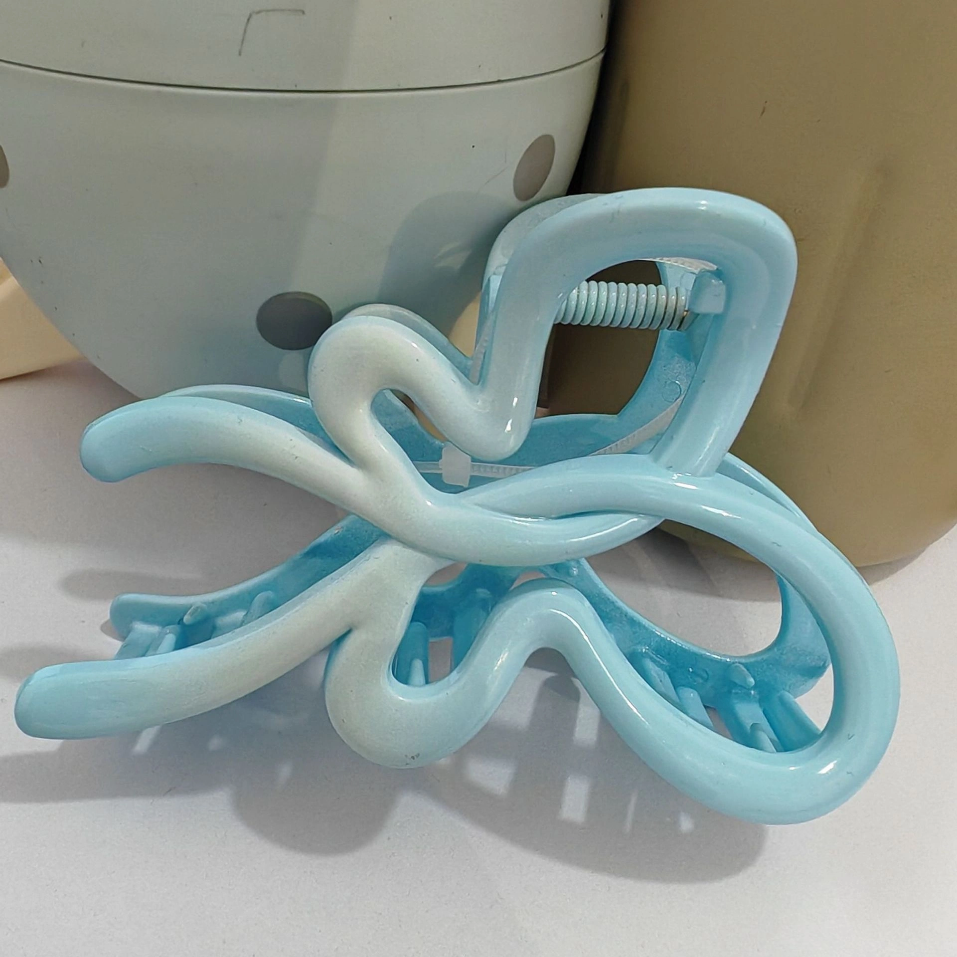 Gradient butterfly grabber for women 2024 new style acrylic high-end color versatile back hair clip detail image 8