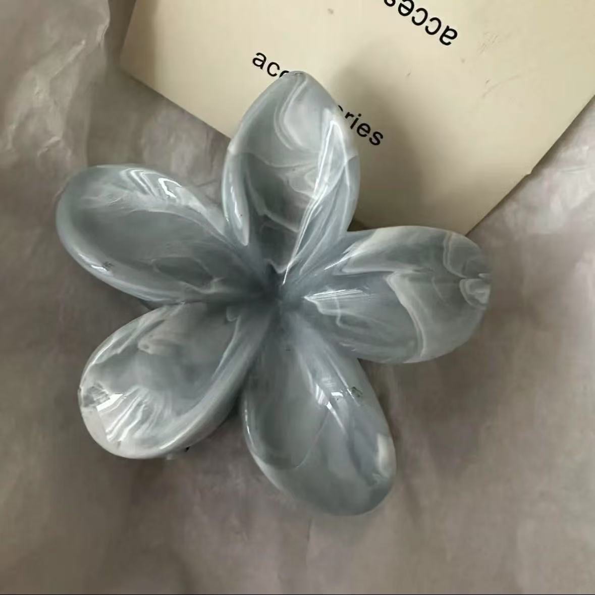 Japanese high-end, cute, transparent white polka dot fashion, multiple sweet, large, shark girl hair clip and hair accessory at the back of the head detail image 9