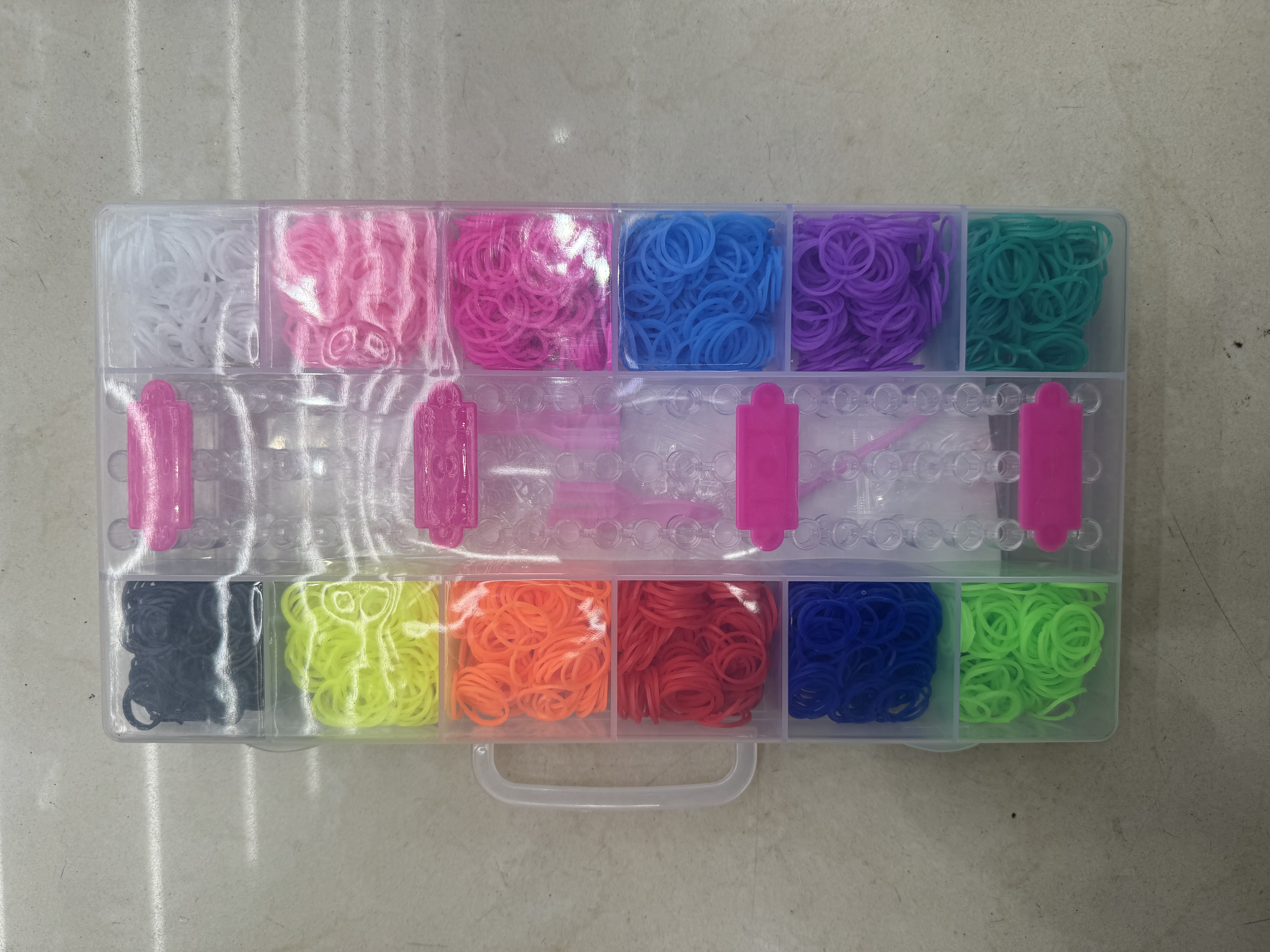 儿童DIY串珠手工扭扭棒创意串珠玩具儿童串珠材料儿童串珠套装，18格盒装皮筋