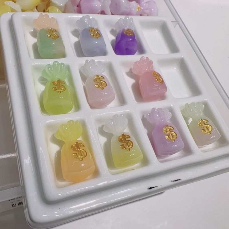 摆件生肖马/微景观/潮玩盲盒/树脂/泡泡玛特手办细节图