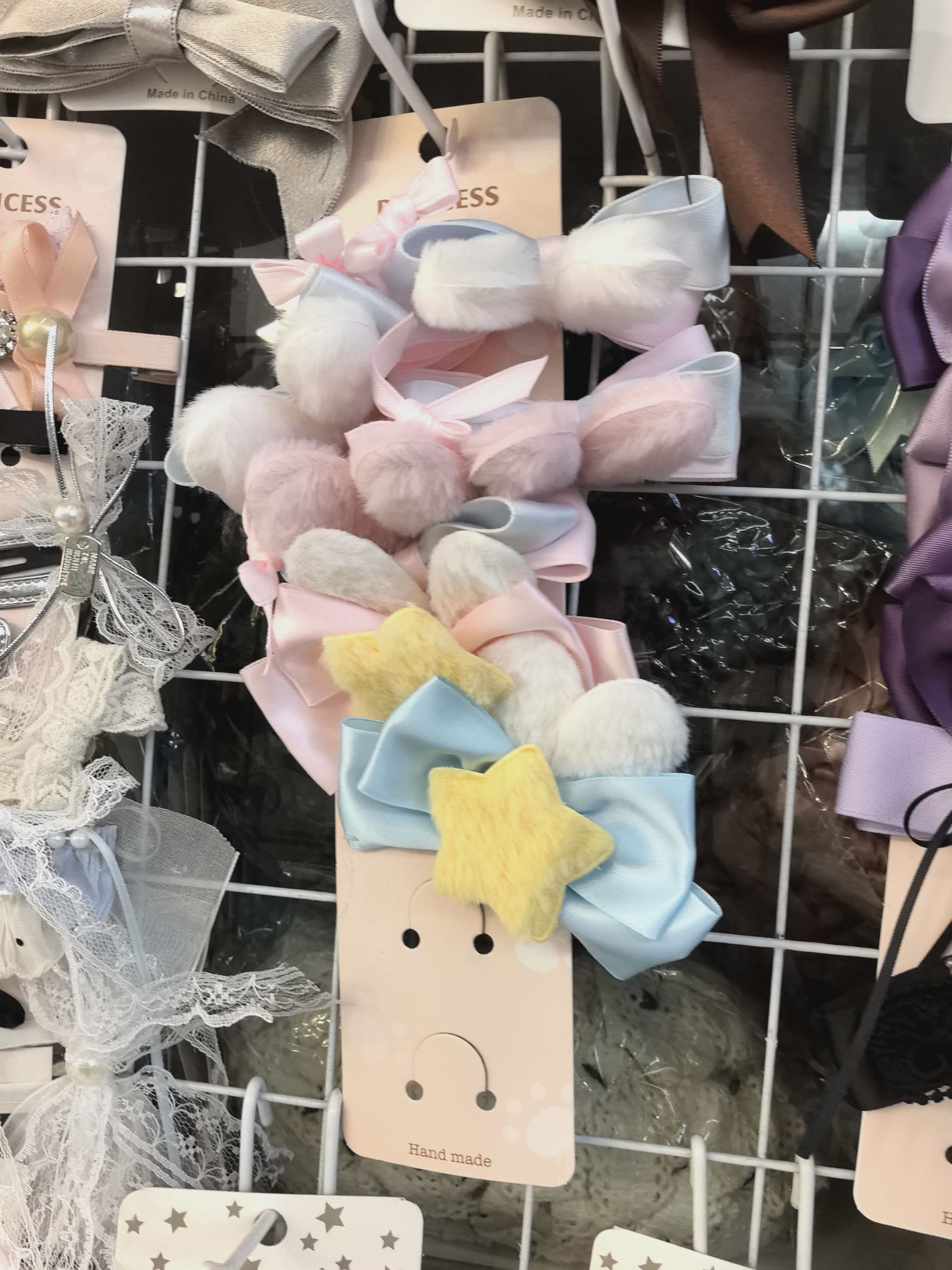 New Year's red shark clip hair clip, scratch-off headwear, fashionable and simple hair accessory, women's style