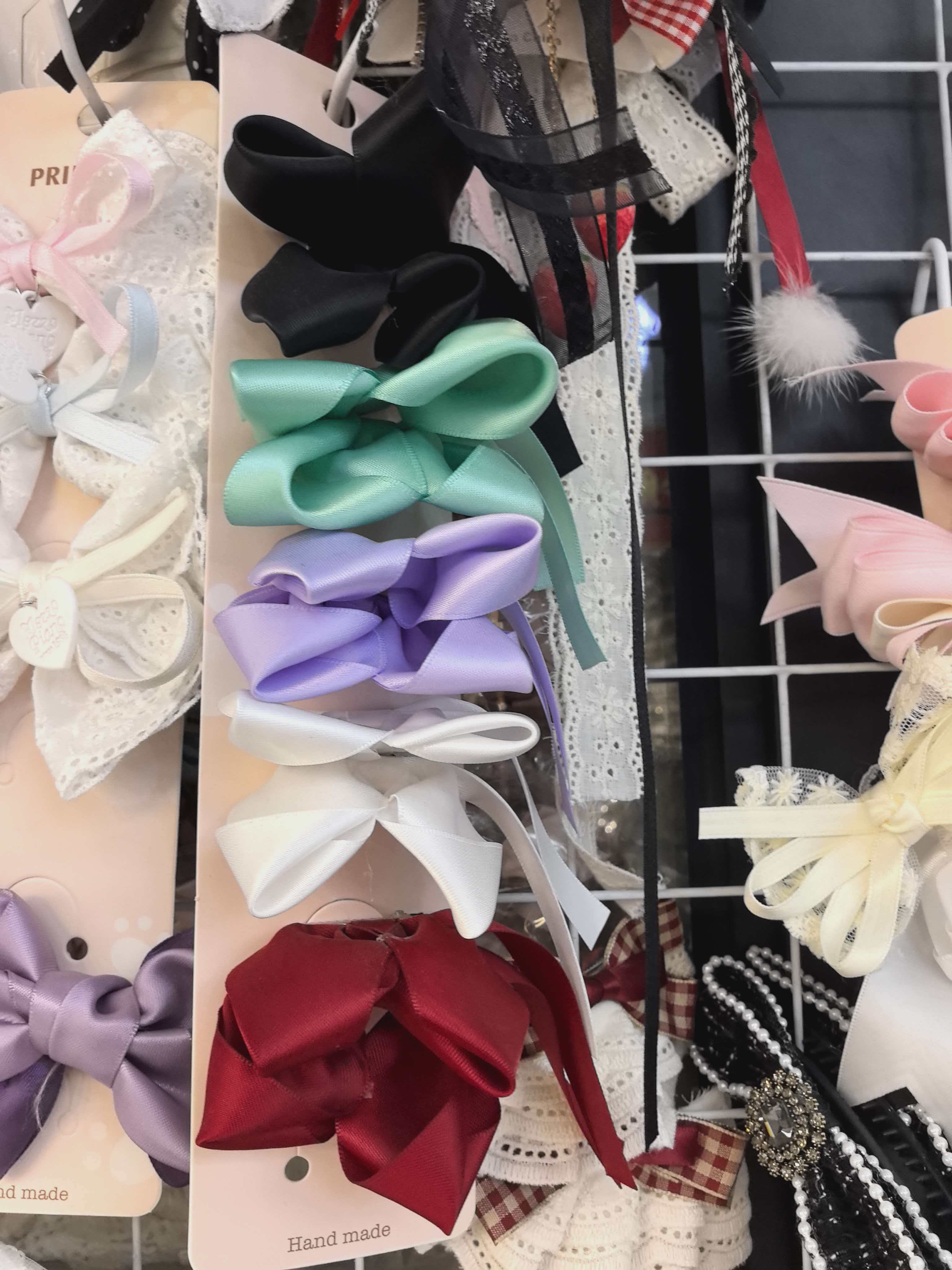 New Year's red shark clip hairpin grab clip headwear is a fashionable and simple hairstyle accessory that goes well with women