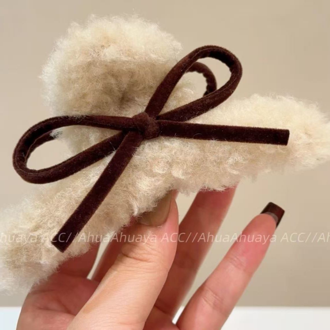 New Year's red shark clip hair clip headwear, hair clip grab clip hair accessory, simple and versatile hair accessory grab clip, shark clip details Picture