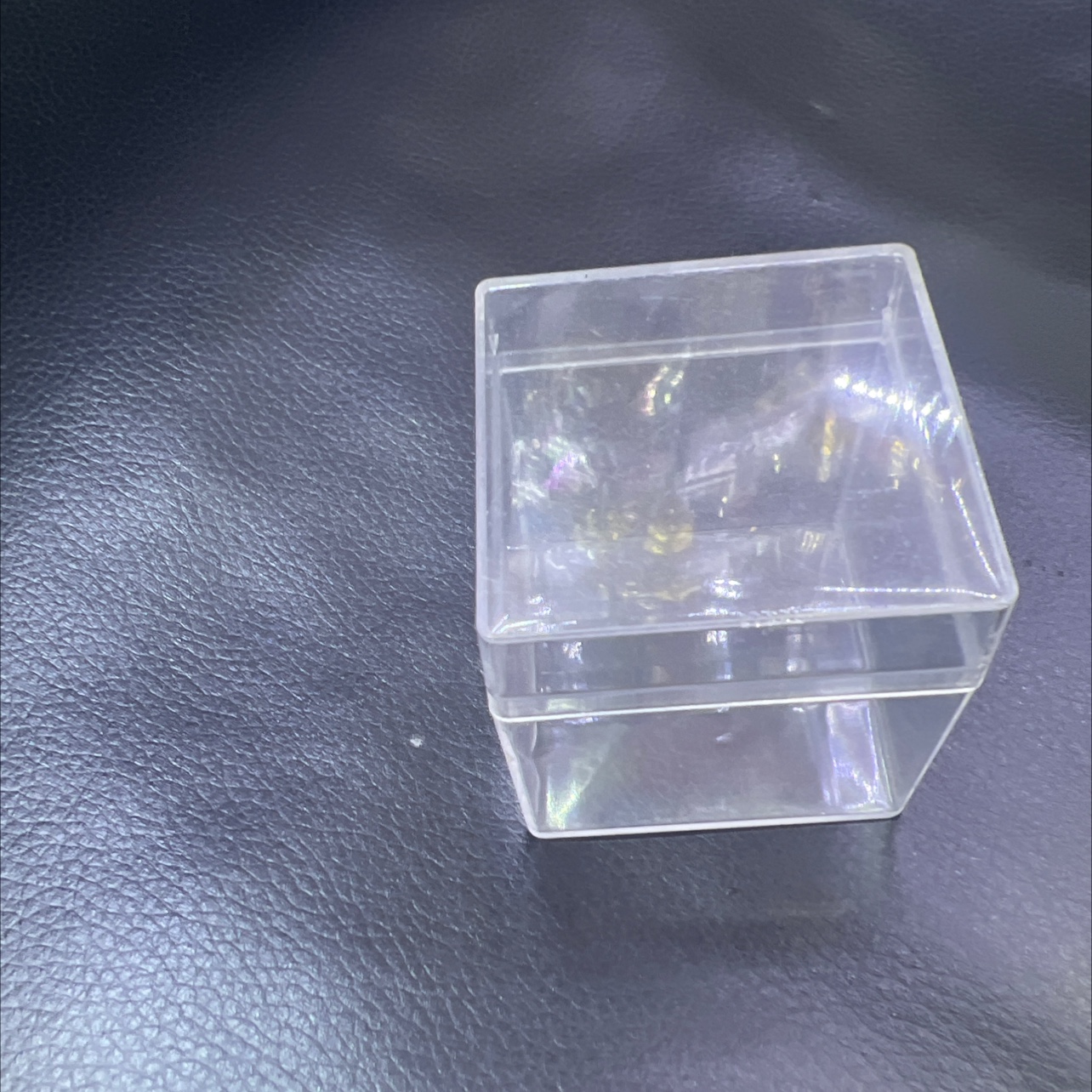 塑料盒子。糖果盒