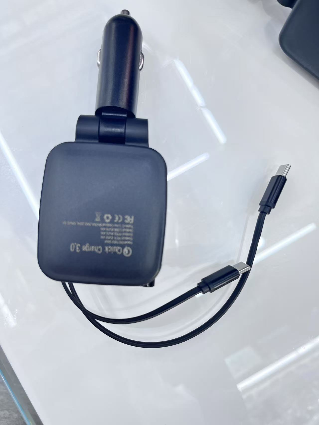 The Starry Sky Top car charger features super fast charging with a built-in retractable cable and Type-C for one-to-four car cigarette lighter conversion details Picture