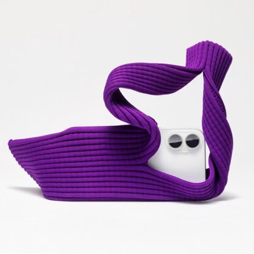 Apple knitted special phone bag pocket 2026 Autumn/Winter design mini single-shoulder crossbody phone bag. detail image 3