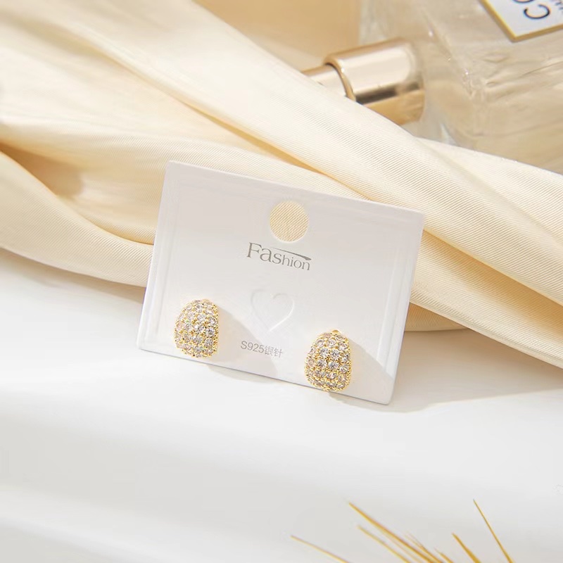 The stud earrings are popping detail image 4